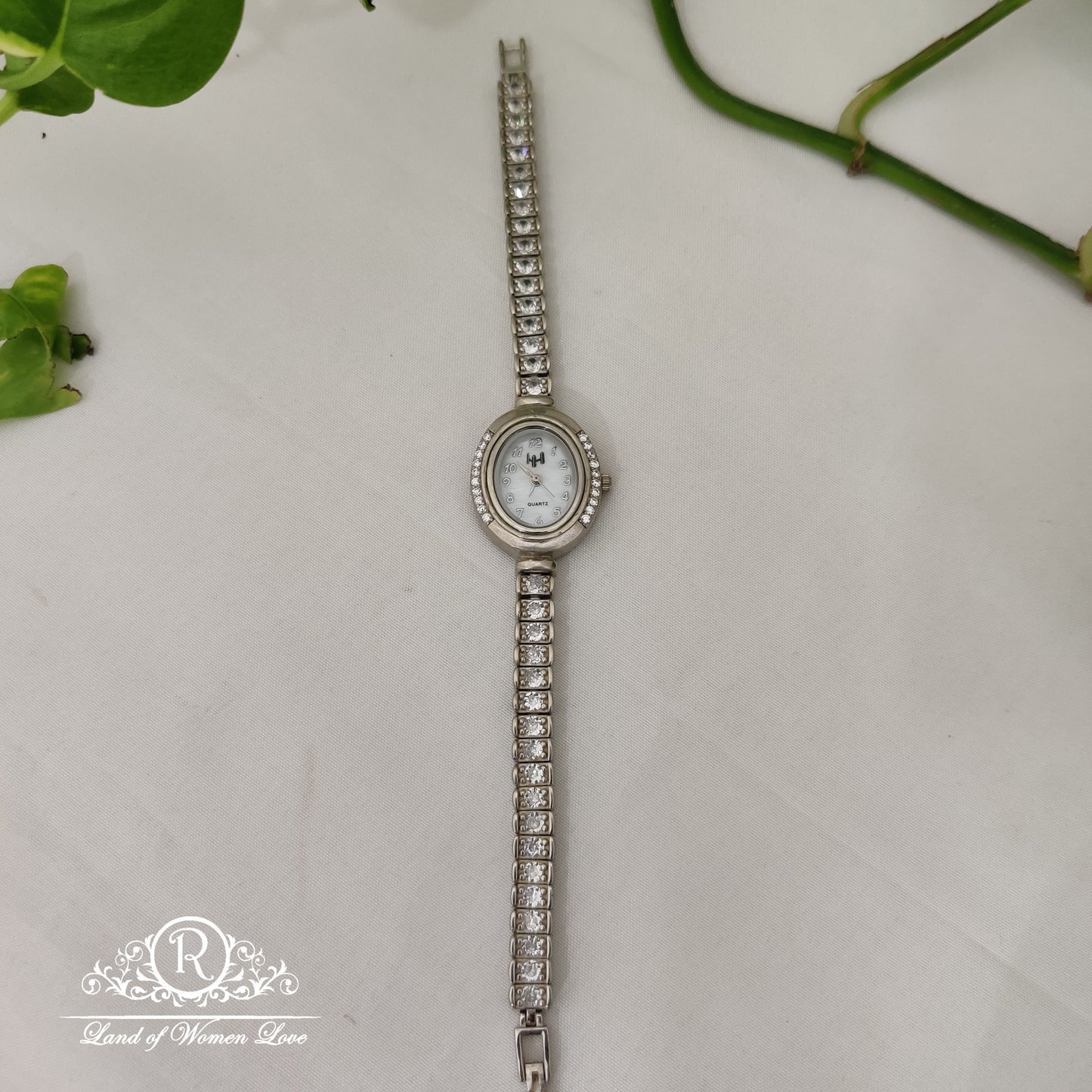 Beautiful silver watch with replica designs ✨"8-RCH438