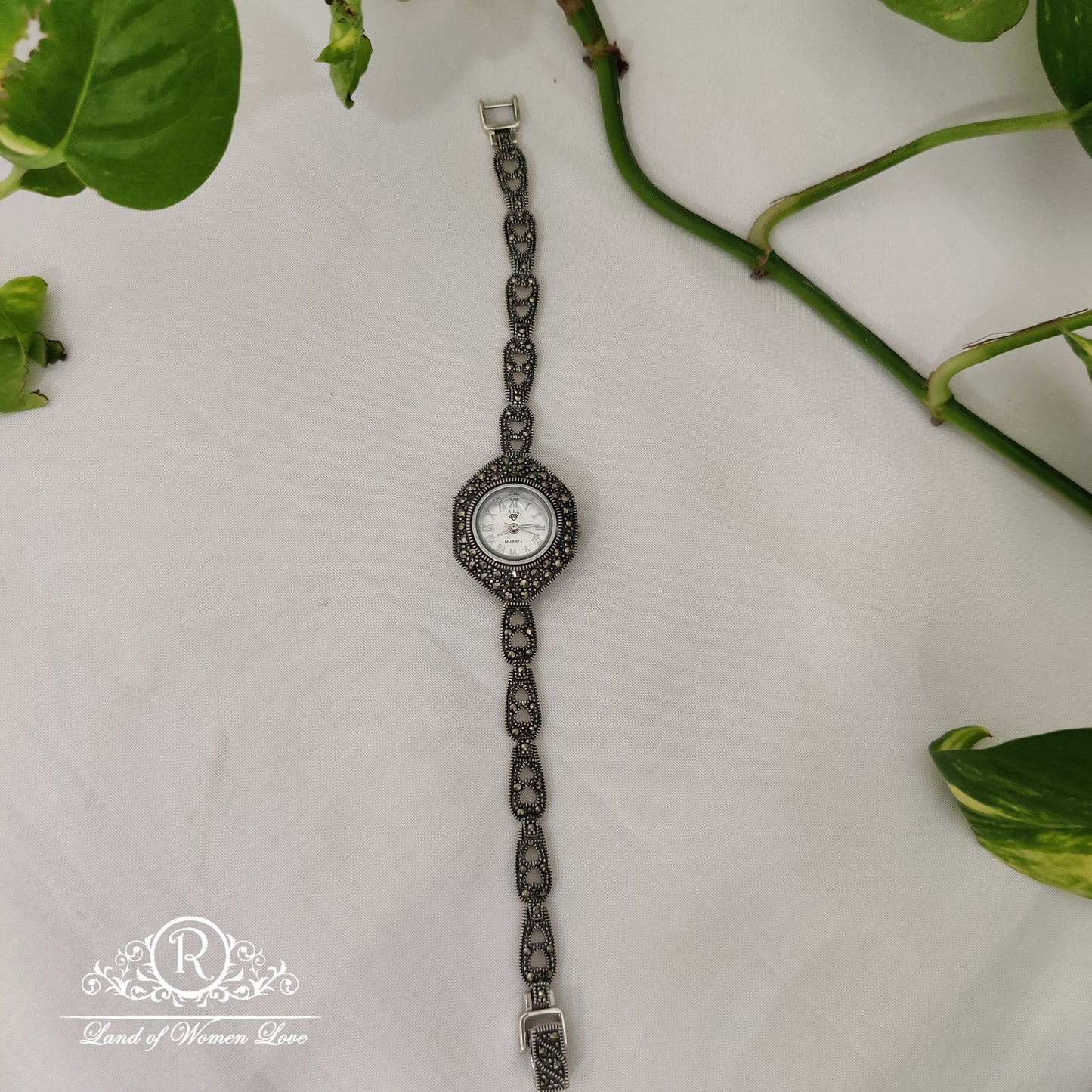 Beautiful silver watch with rhodium polish"8-RCH440