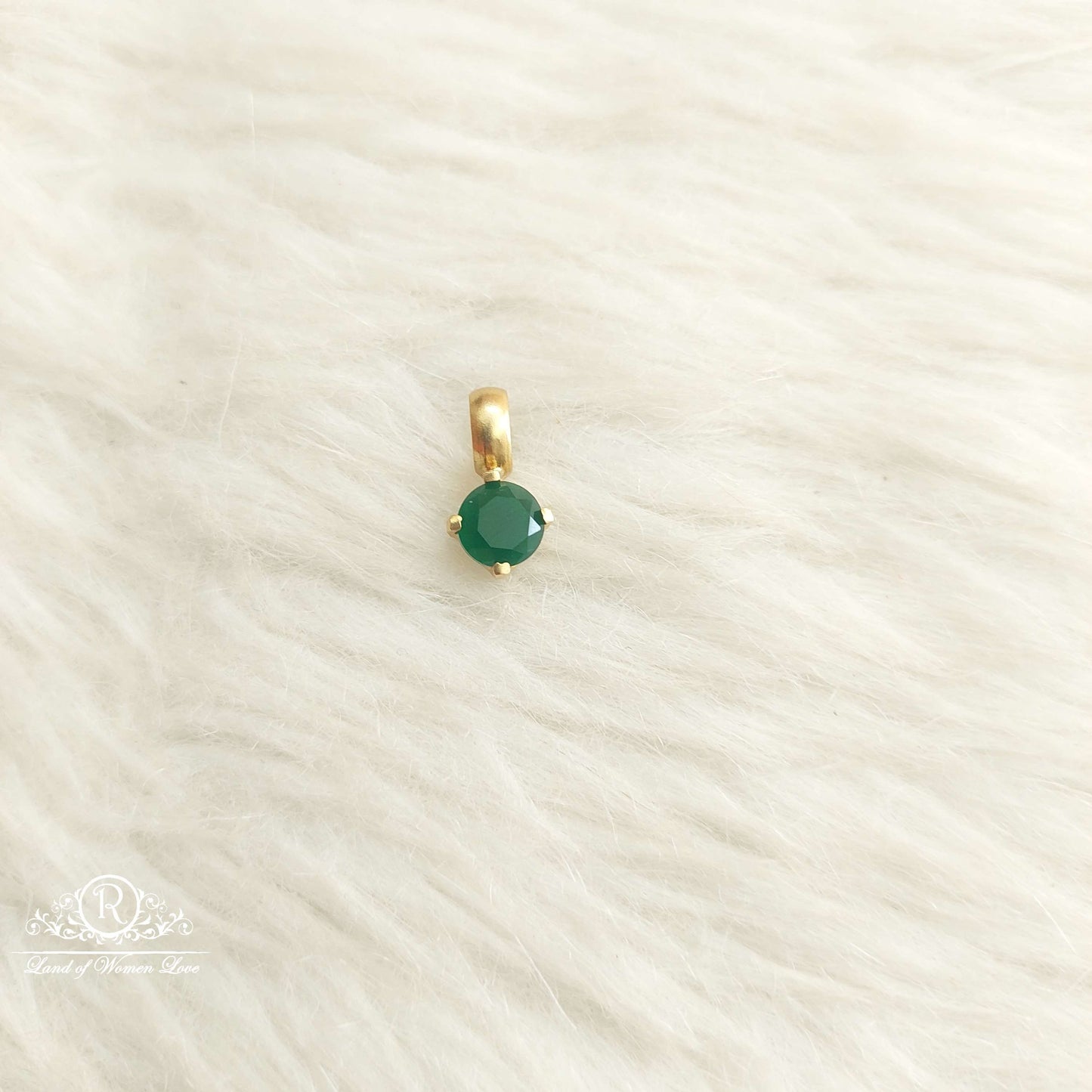 silver small green stone locket-sa566 92.5 silver ramala jewelry / ramala collections