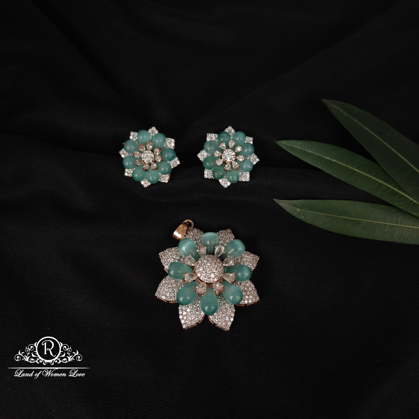 92.5 Silver Fusion Rose gold polish Flower design Locket-RCM1059