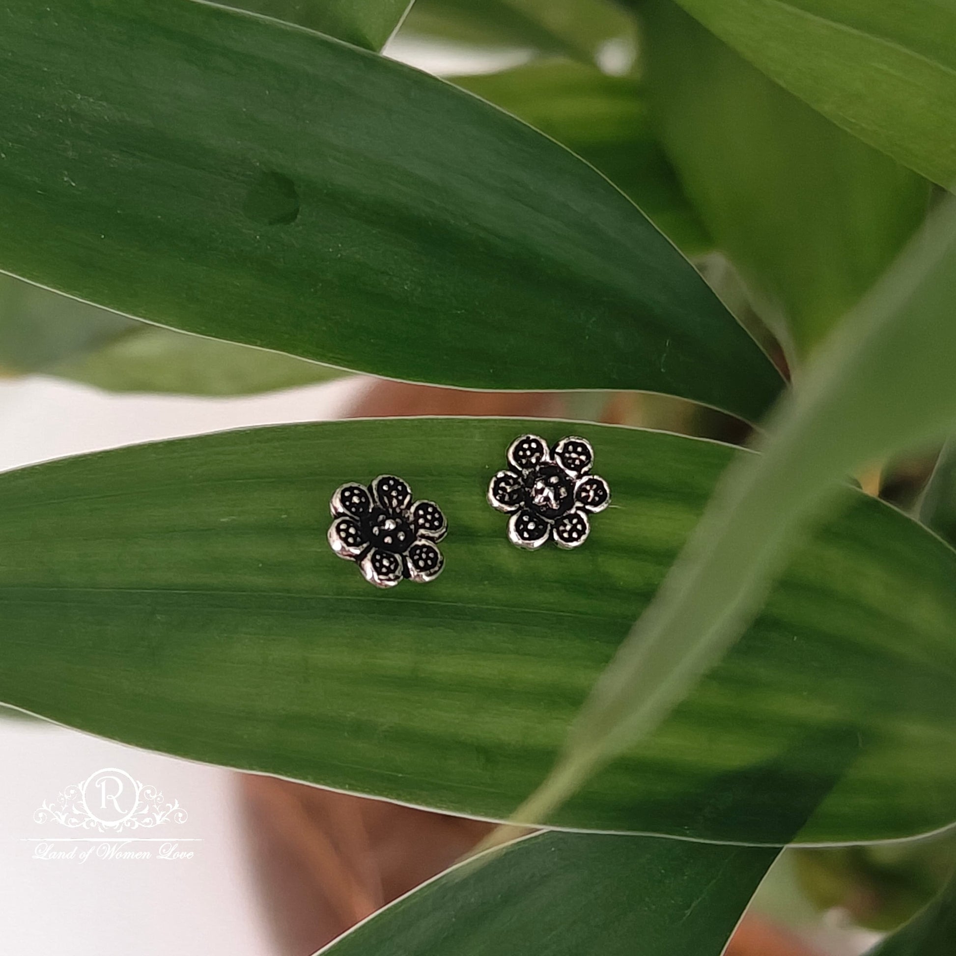 stud silver antique flower studs model kids earring -rchs8 92.5 silver ramala jewelry / ramala collections