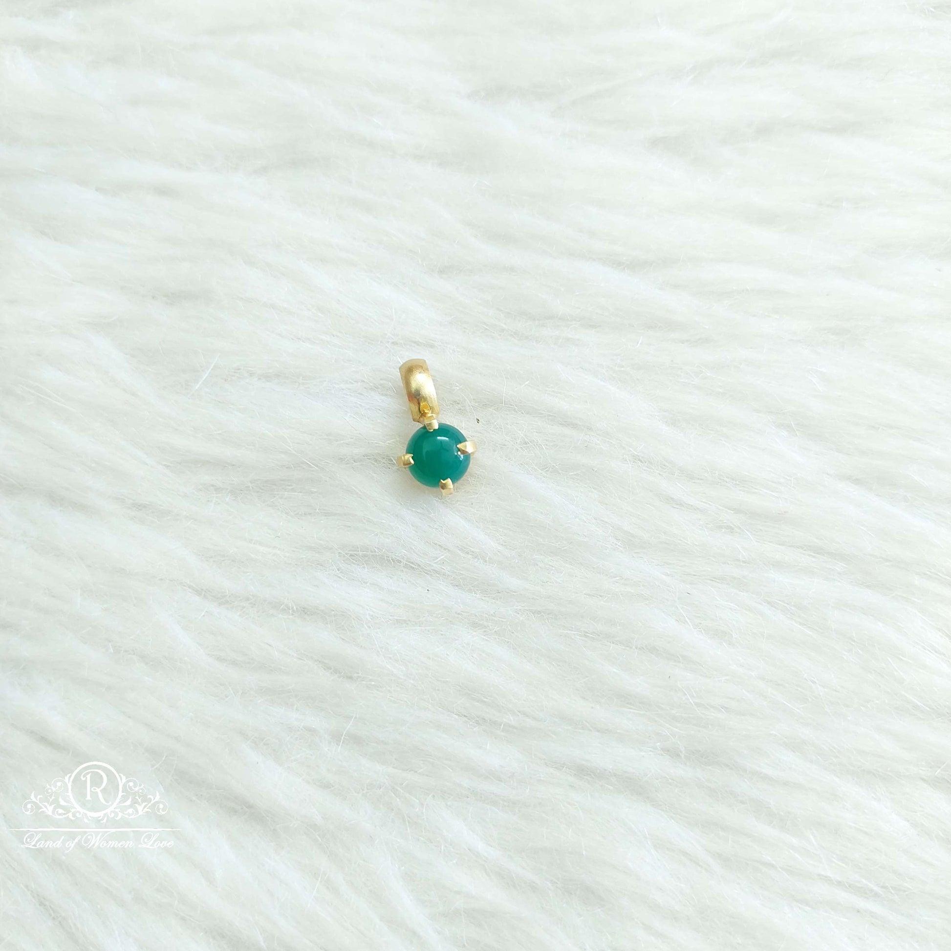 silver small green stone locket-sa569 92.5 silver ramala jewelry / ramala collections