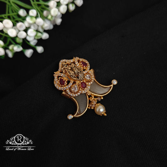 92.5 silver simple and cute tiger nail pendent with radhakrishna design-rcjr892 92.5 silver ramala jewelry / ramala collections
