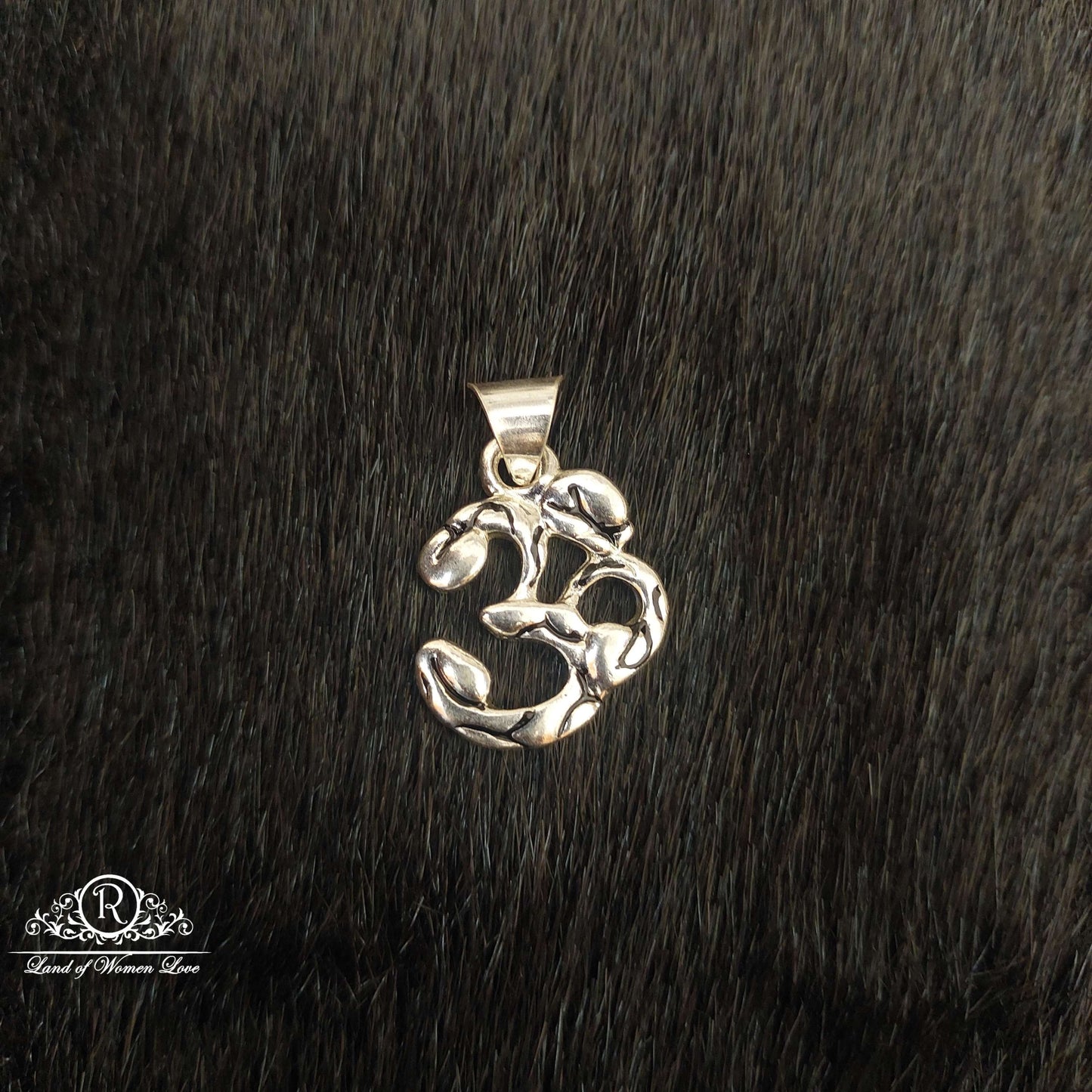 Silver Om Design Locket-SS94