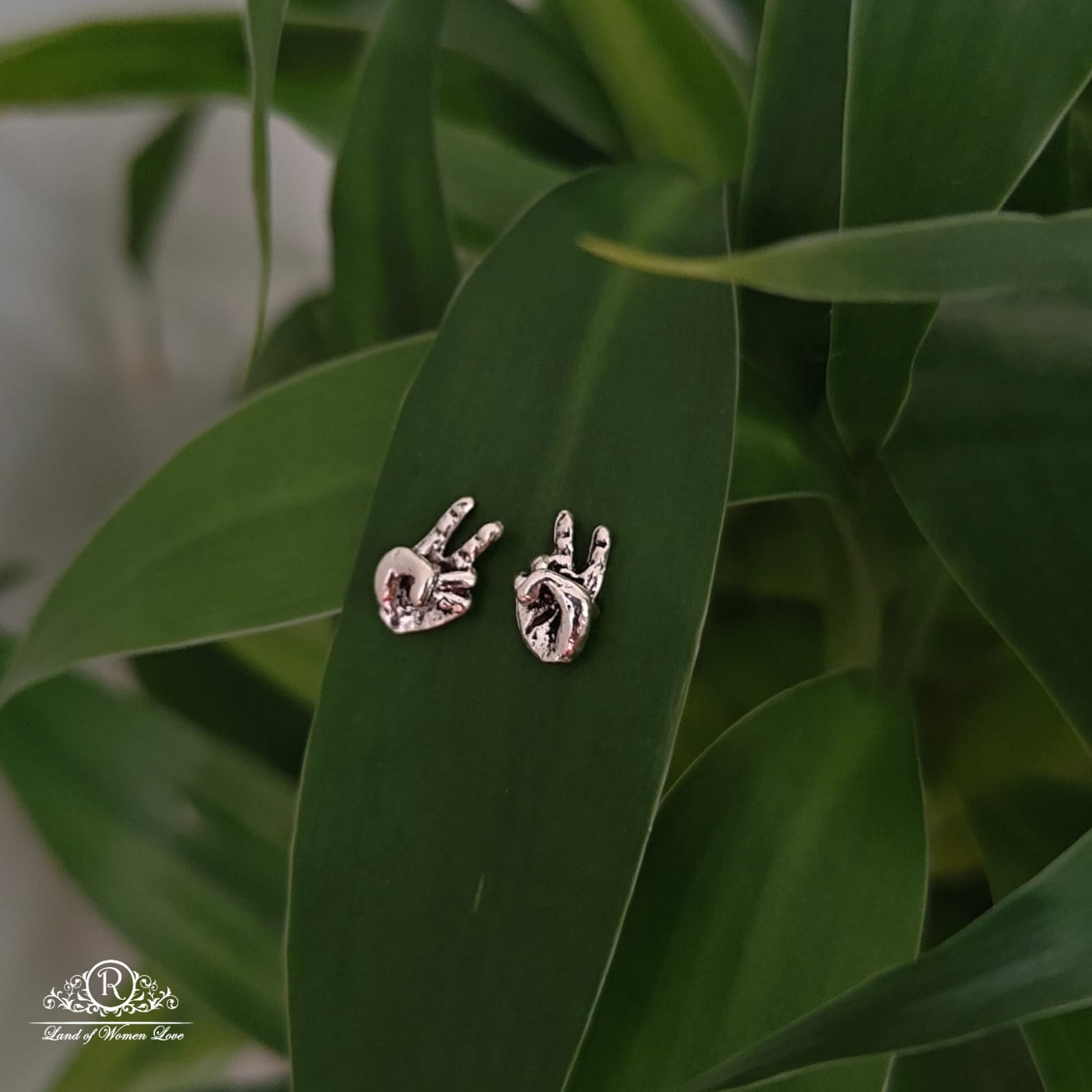 stud silver victory symbol kids earrings -rchs23 92.5 silver ramala jewelry / ramala collections