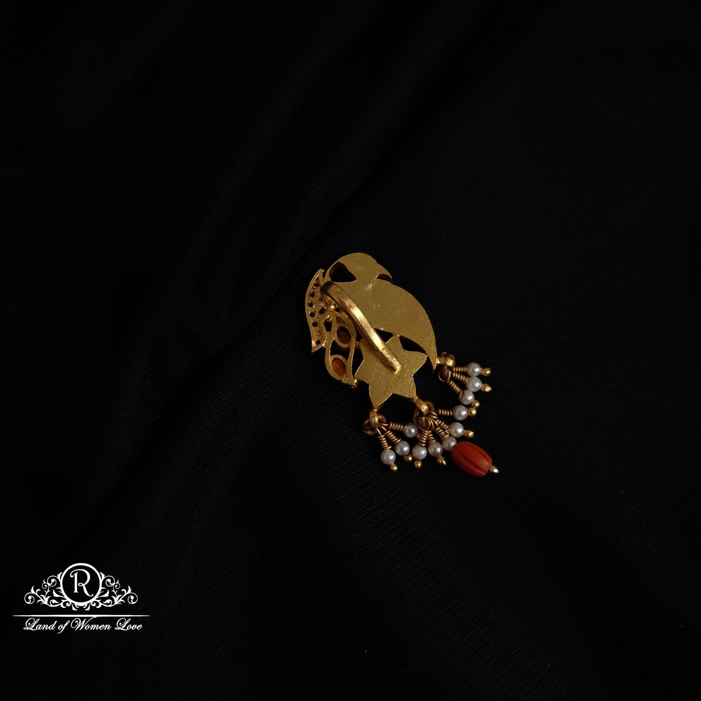 Silver peacock kundan pendant