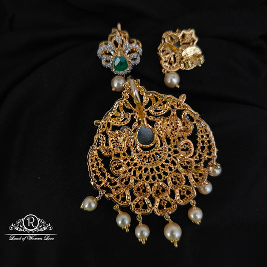 92.5 SILVER DIAMOND FINISHING EARRINGS AND PENDANT SET-RCZP012