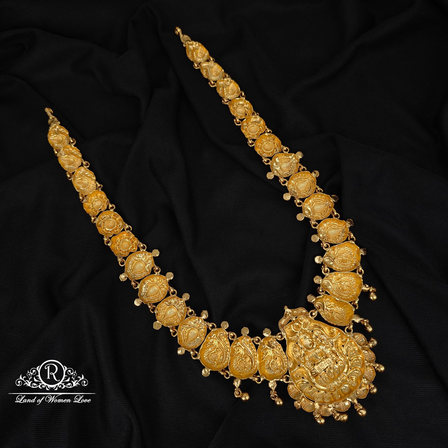 92.5-SILVER LAKSHMI DEVI WITH PEACOCK DESGIN HARAM-RCZ943