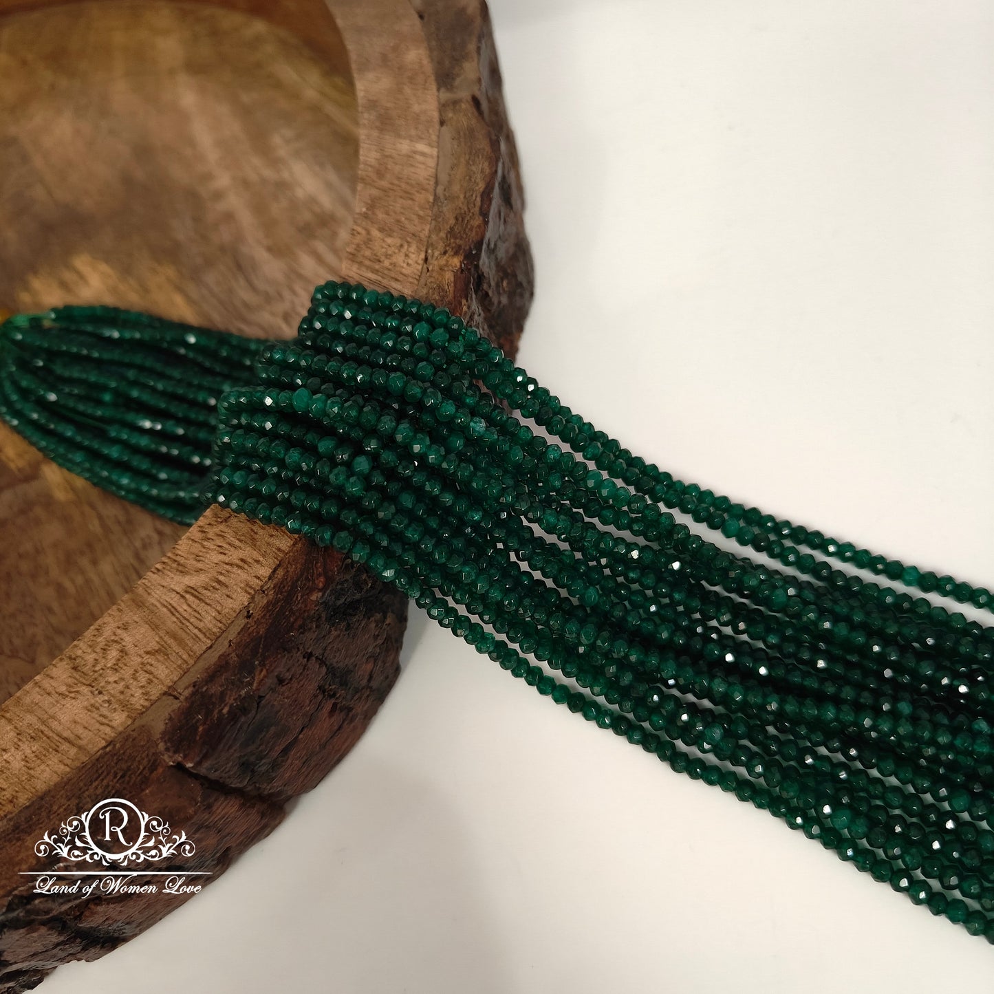 Cutting green beads -RCMR33