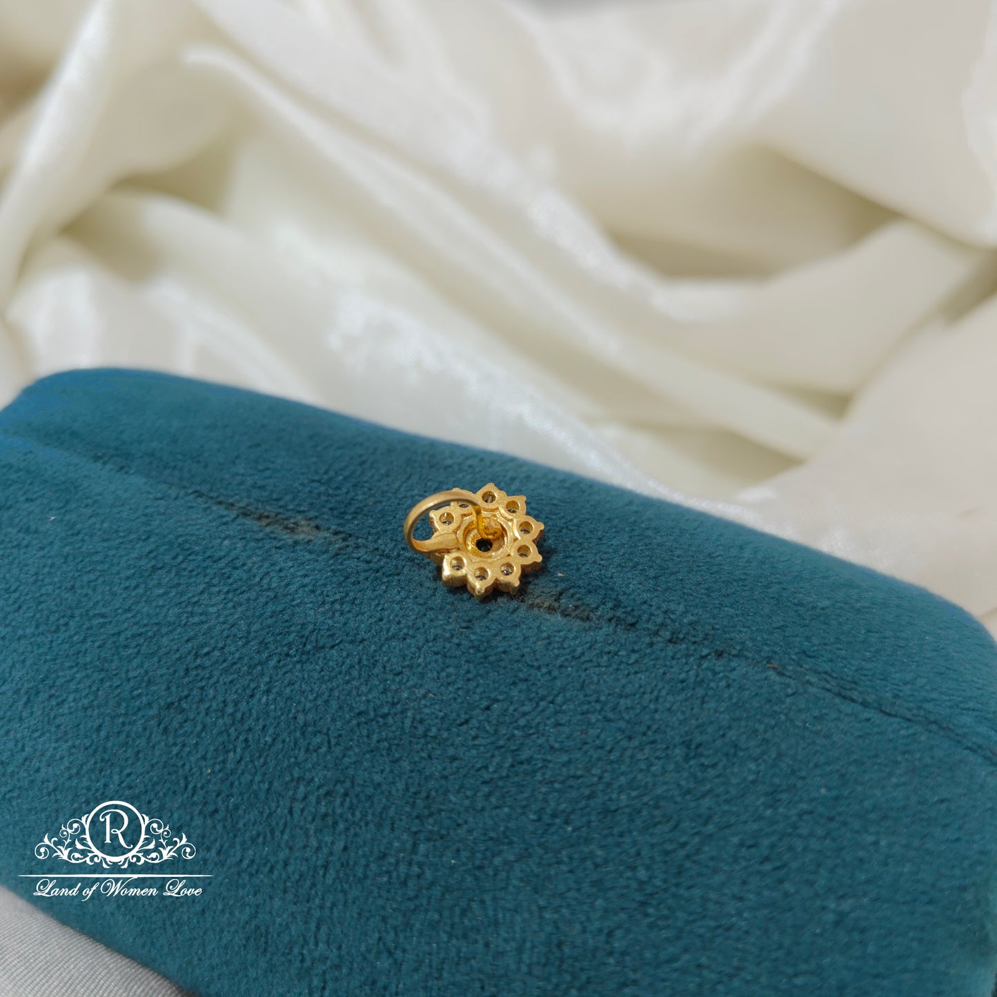 92.5 Silver flower design with green stone nosepin-RCR094