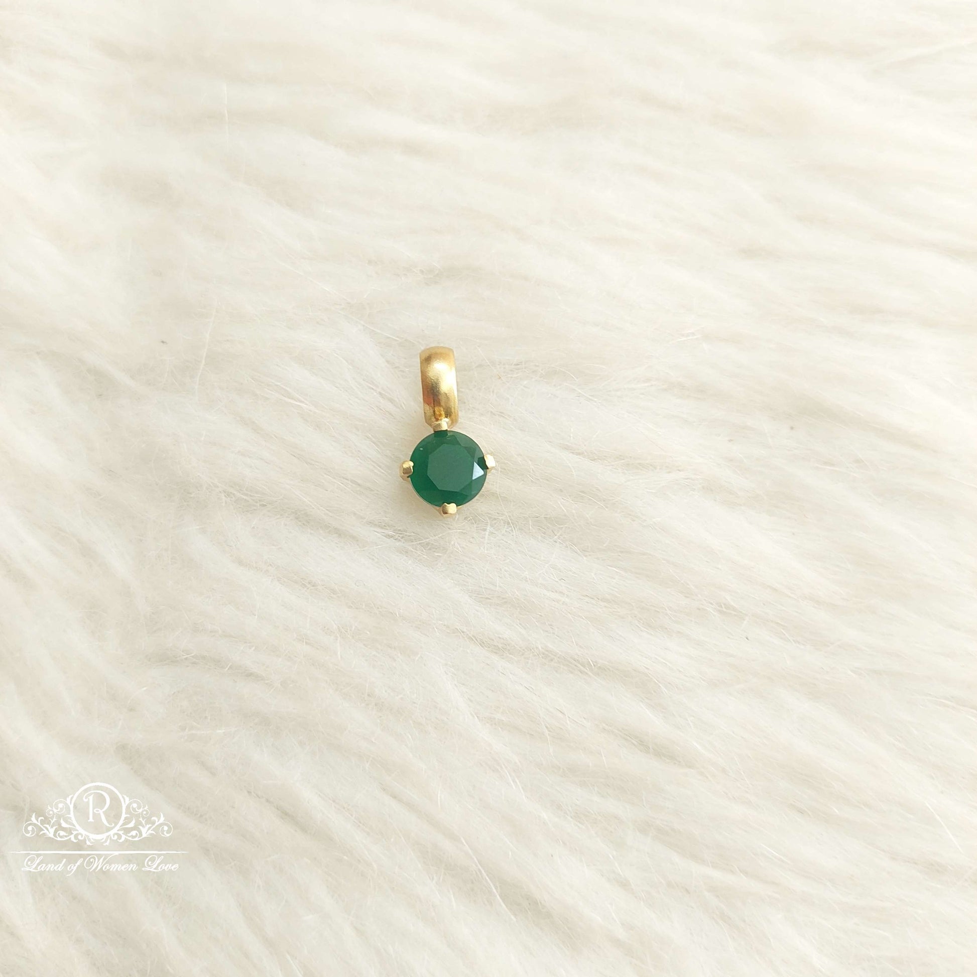 silver small green stone locket-sa566 92.5 silver ramala jewelry / ramala collections