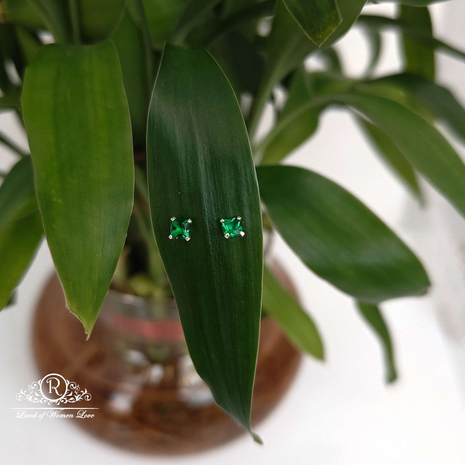 stud 92.5 silver green square stud earrings-rchs34-7 92.5 silver ramala jewelry / ramala collections