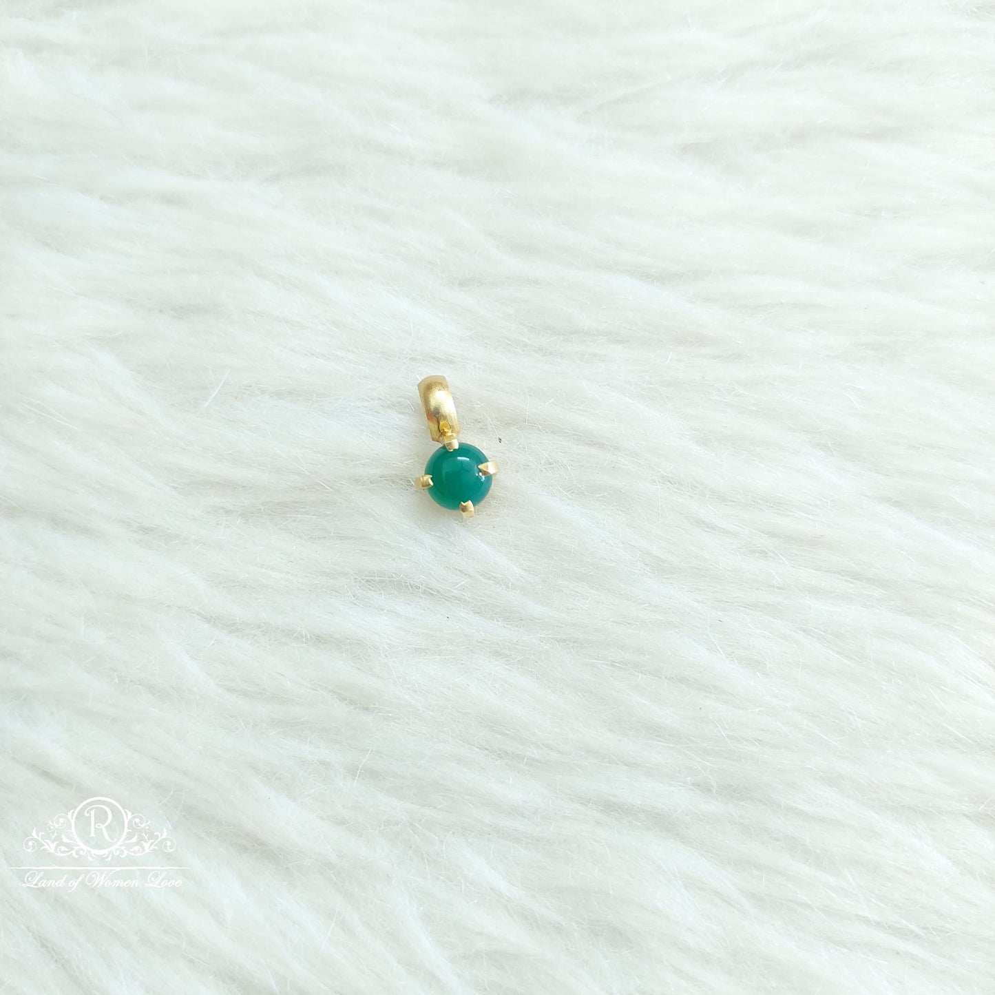 silver small green stone locket-sa569 92.5 silver ramala jewelry / ramala collections