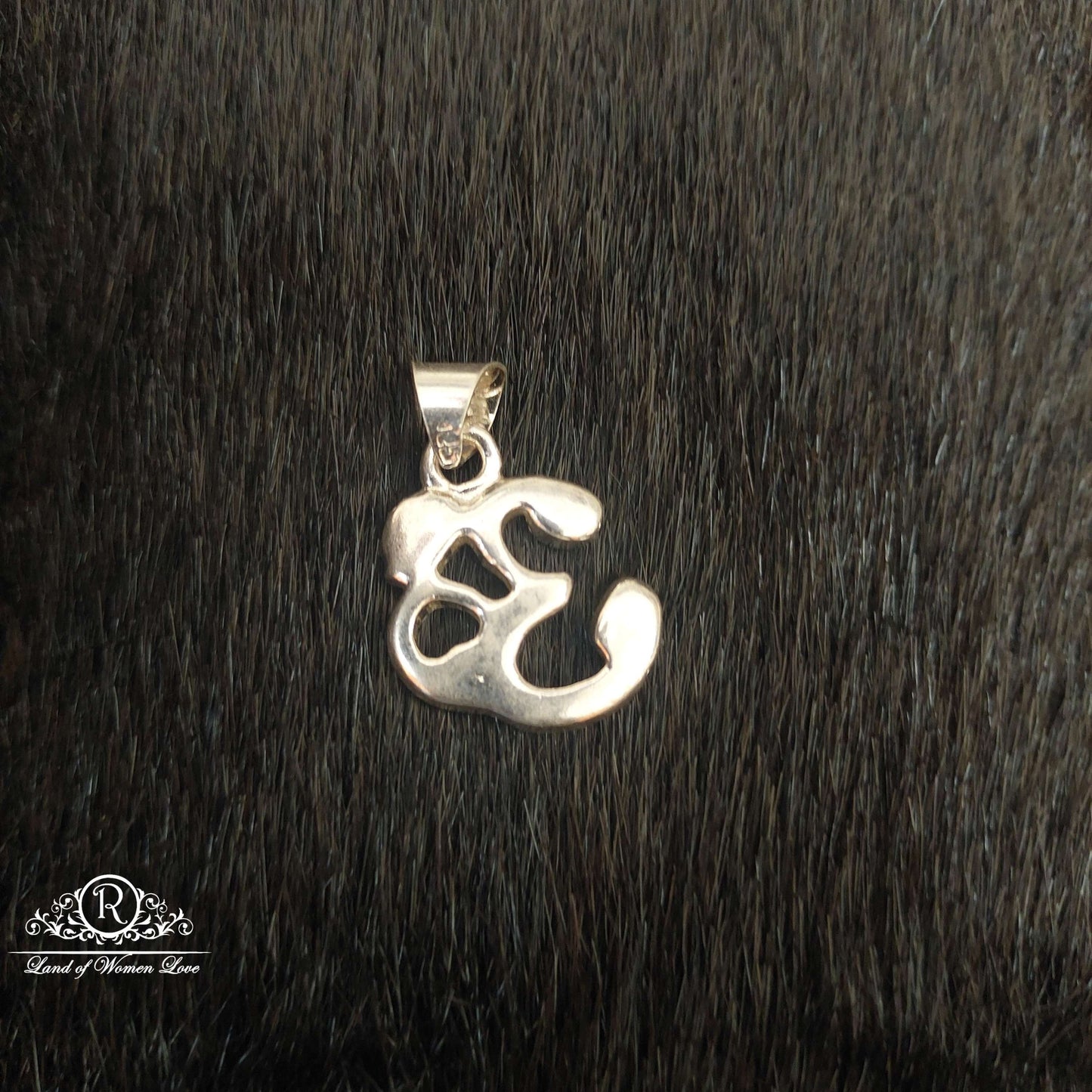 Silver Om Design Locket-SS94