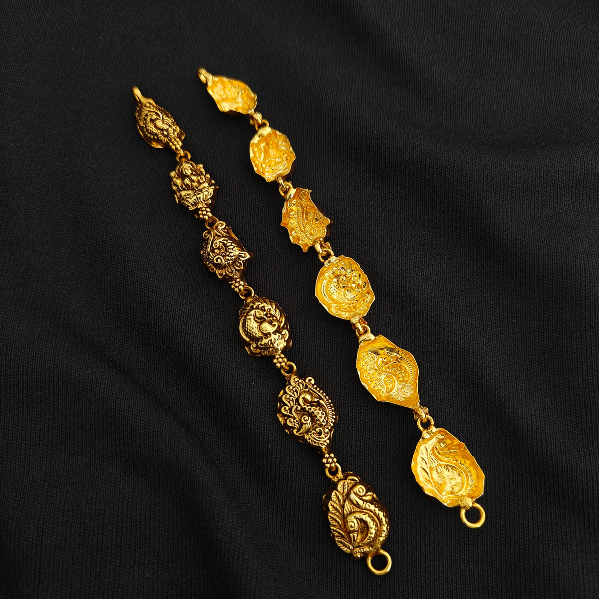 92-5-silver-with-gold-polish -peacock desgin -Side lockets -RCV380