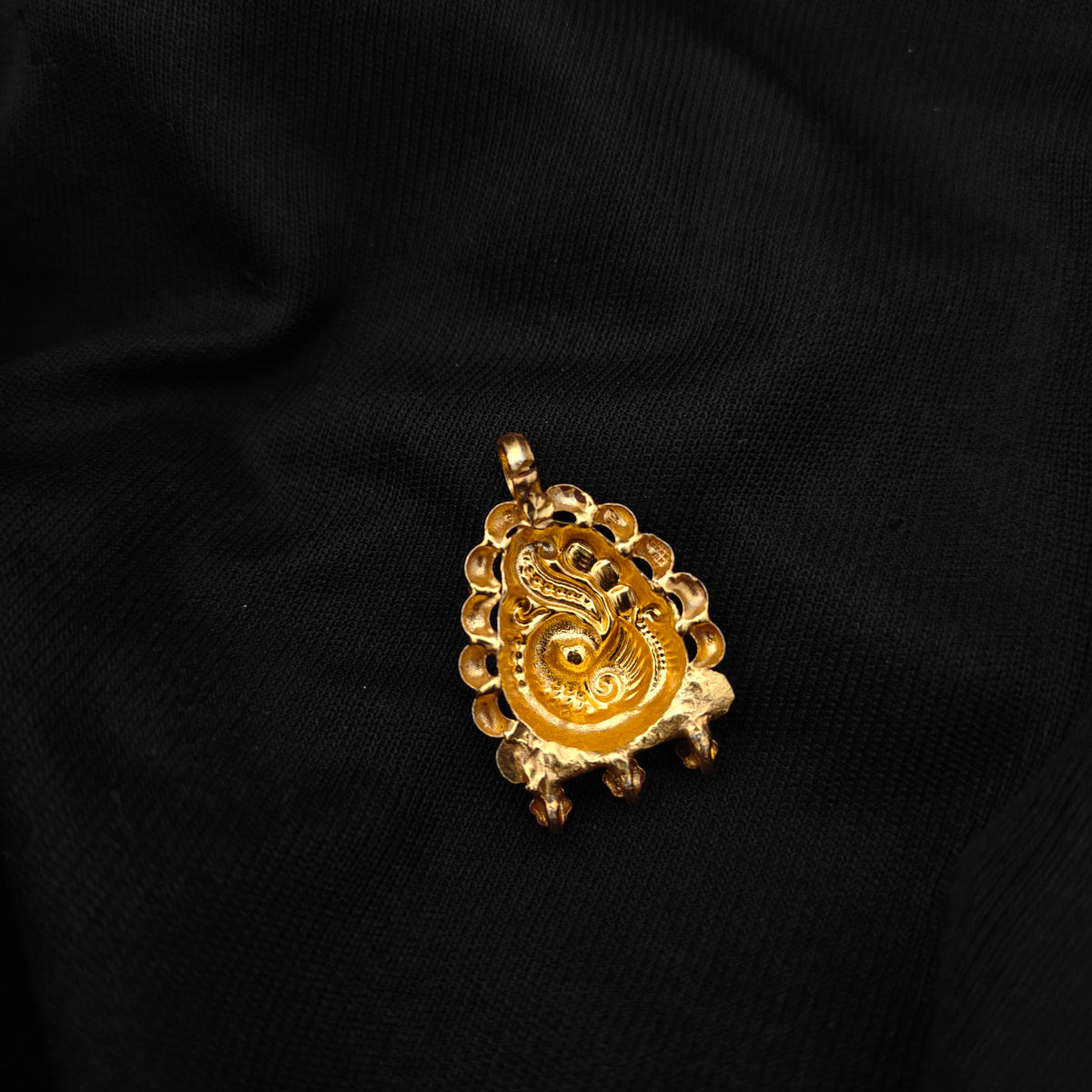 92.5-silver-with-gold-polish-peacock desgin side locket-RCJR9942-2