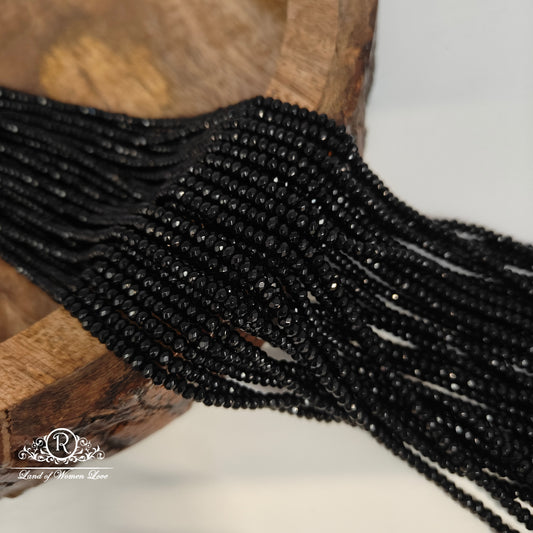 Cutting black beads -RCMR33-1