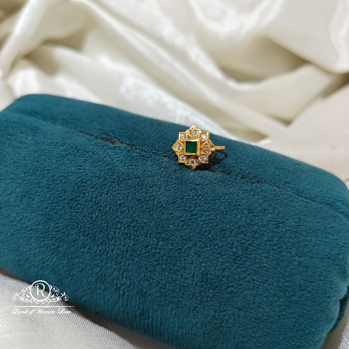 92.5 Silver flower design with green stone nosepin-RCR093