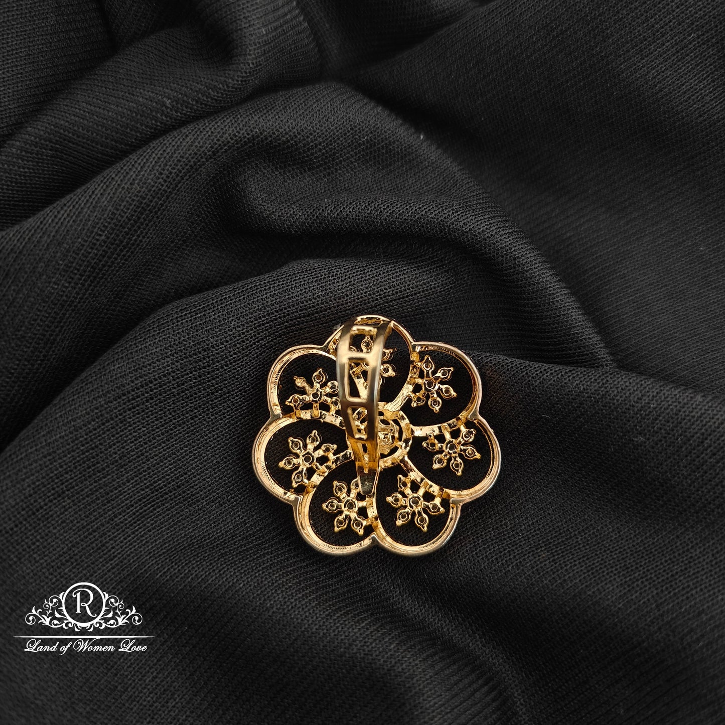 92.5 Silver diamond finishing flower design pendent -RCR108