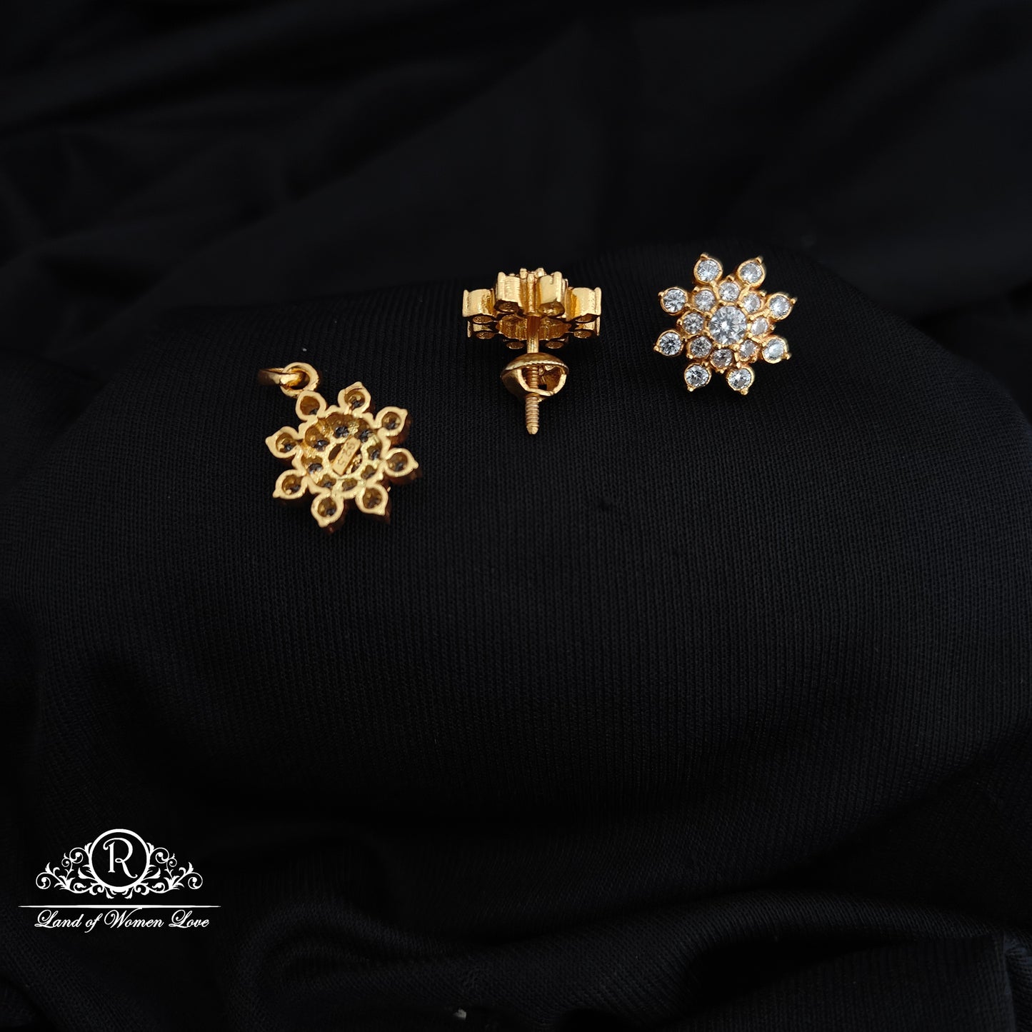 92.5 Silver flower design locket with earrings-RCR248