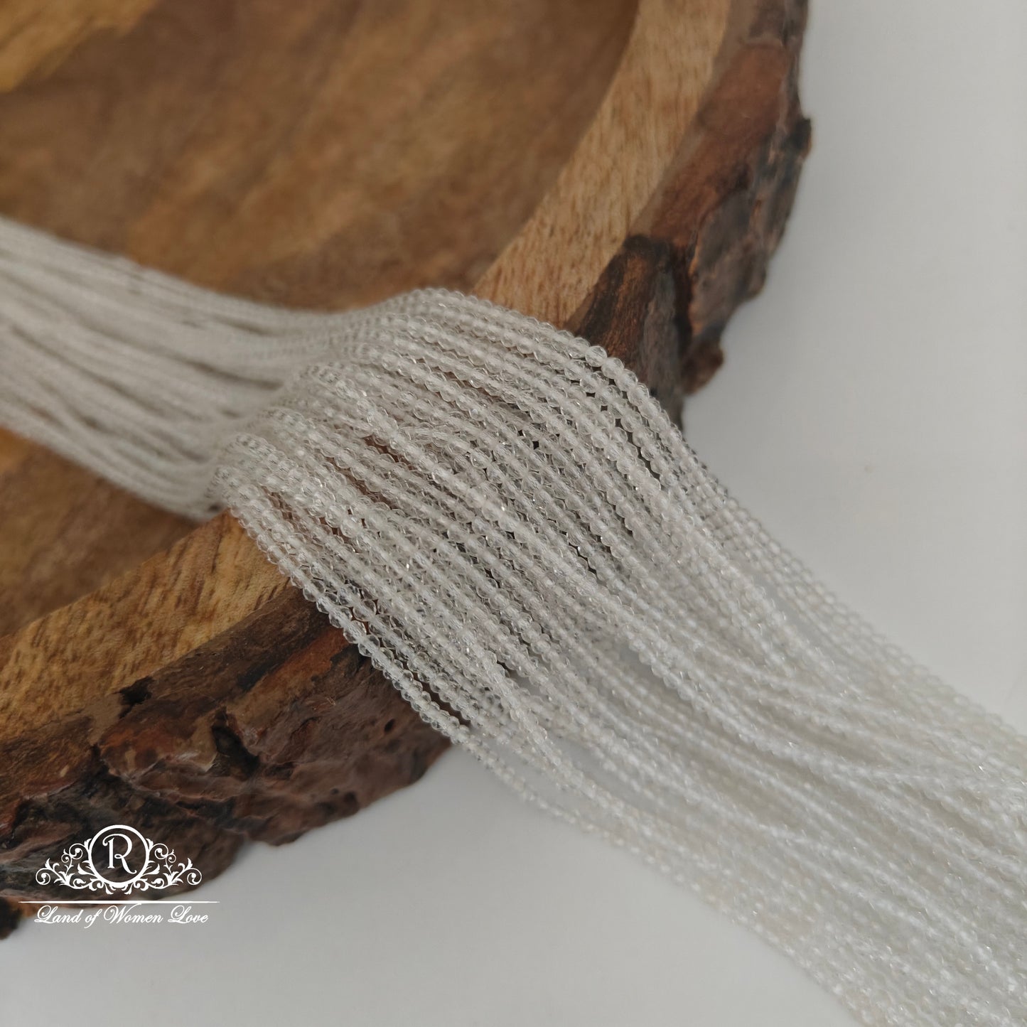 WHITE SPINNELS -RCJM036