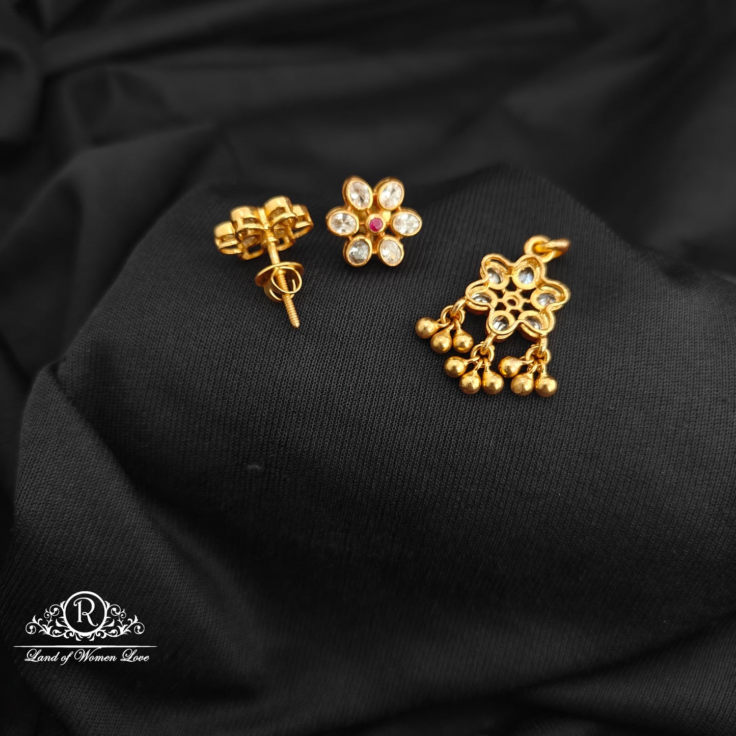 92.5 Silver flower design locket with earrings-RCR249